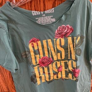 Buckle Green Guns N' Roses Short Sleeve Tee with Pink Rose Graphic